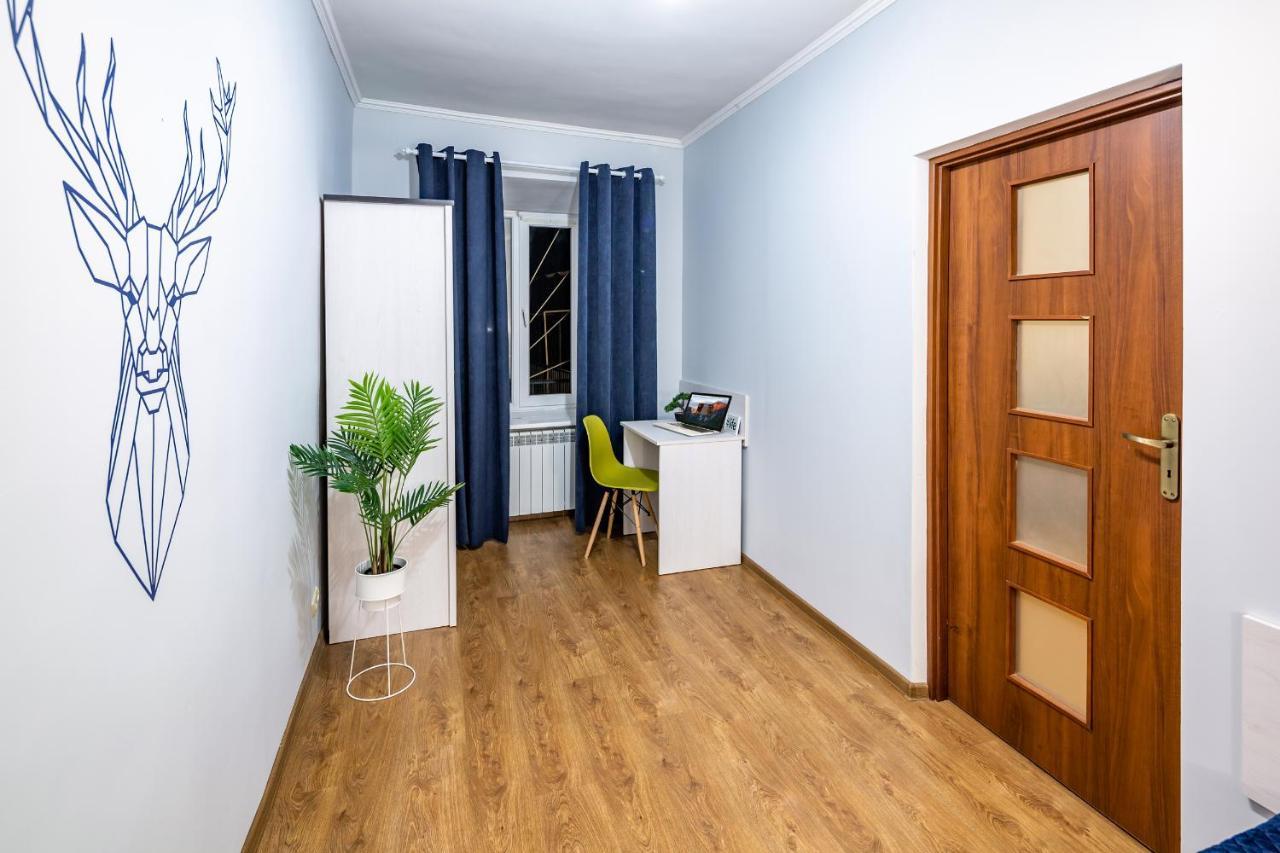 Rainbow Apartment Near Rynok Sq Liov Exterior foto