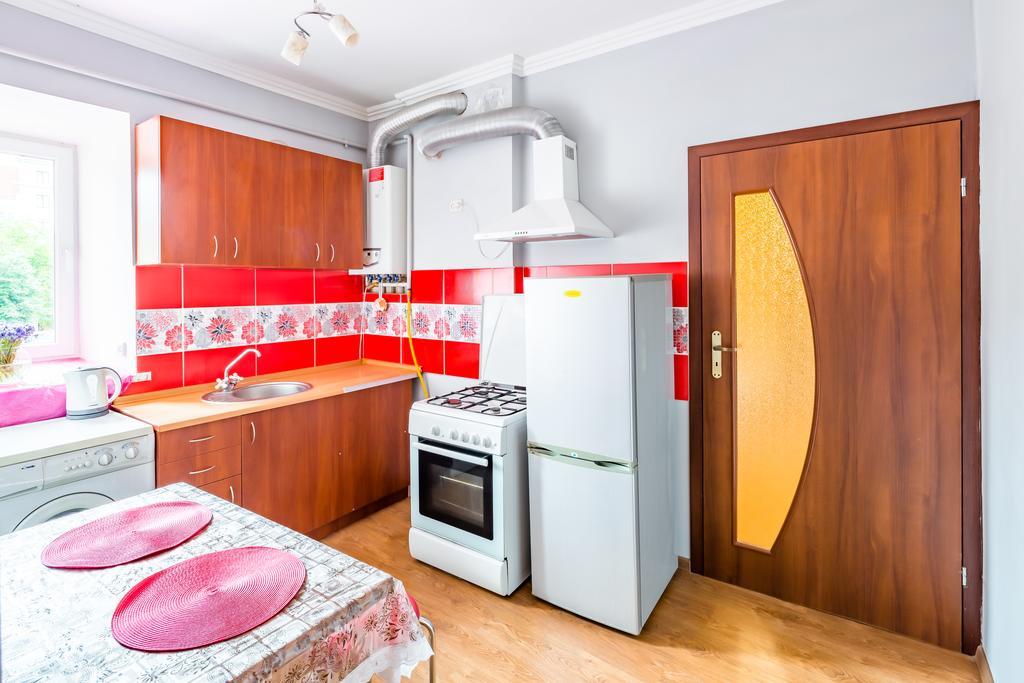 Rainbow Apartment Near Rynok Sq Liov Exterior foto